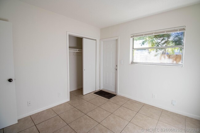 835 SW 4th St Unit 3