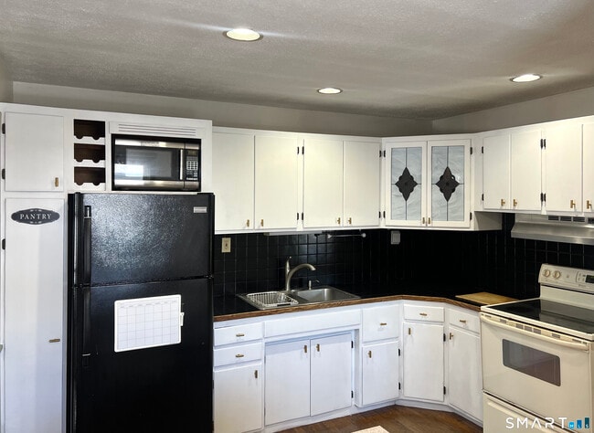 Photo - 77 Freestone Ave