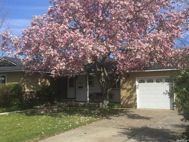 Building Photo - Updated 3bed/1 bath in West Sac Rental