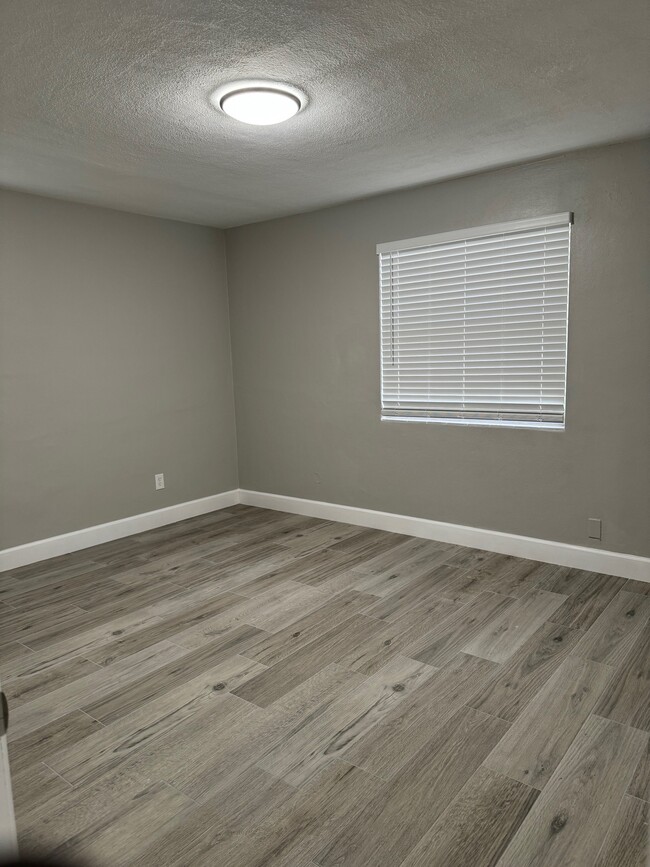 DORMITORIO 2 - 7302 Ivory Way