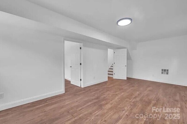 Photo - 1001 Archdale Dr