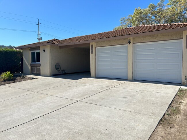 ¡Hay mucho estacionamiento disponible! - 5181 Oxbow Ct