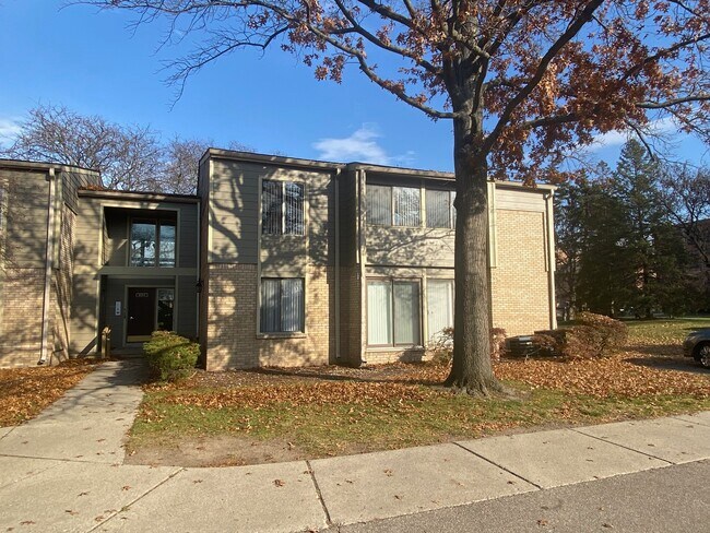 Front - 16150 N Park Dr Unit 201