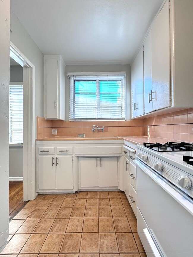 Photo - Classic 1-Bedroom in the heart of Hollywood near the 101 Unit 1909