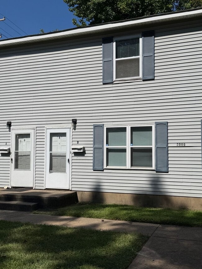 Building Photo - 2900 Tuckaseegee Rd Unit B