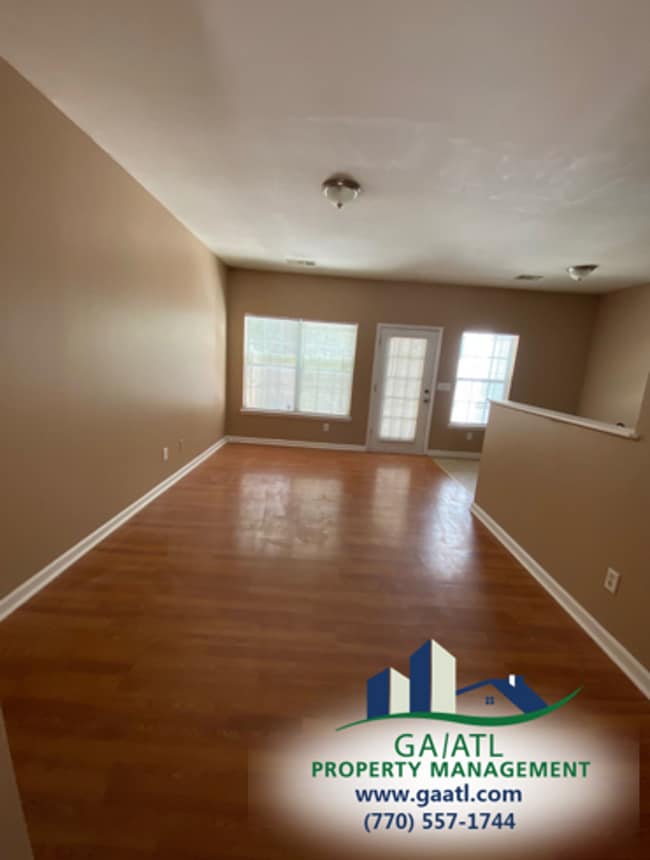 Photo - Spacious 3-bedroom townhouse in Riverdale