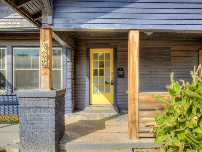 Photo - Beautifully Updated Bungalow!