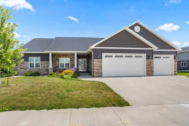Building Photo - 3 Bedroom, 2.5 Bathroom House for Rent - A...