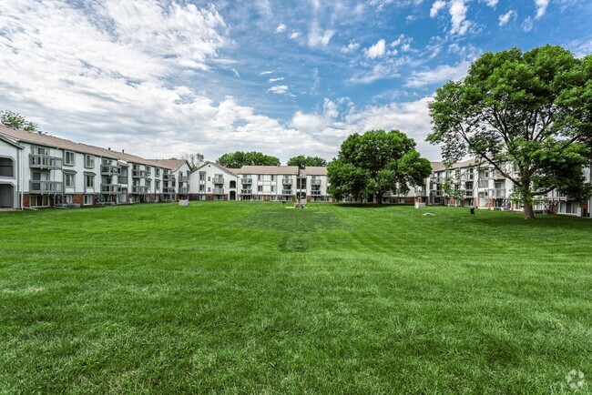 Building Photo - Bay Pointe Apartments