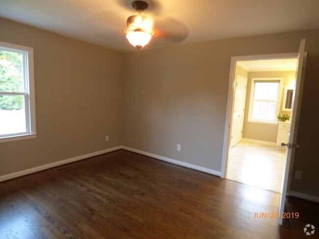 Building Photo - 214 S Smithfield Rd Rental