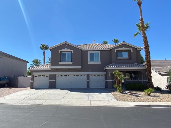 Beautiful 5 bed/3 bath home located in Hen... - Beautiful 5 bed/3 bath home located in Hen...