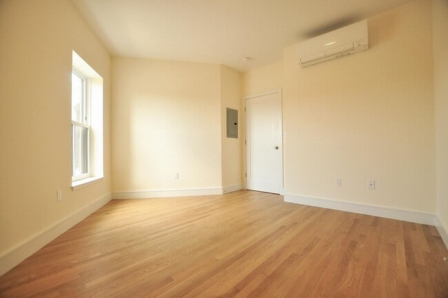 Photo - 867 Beacon St