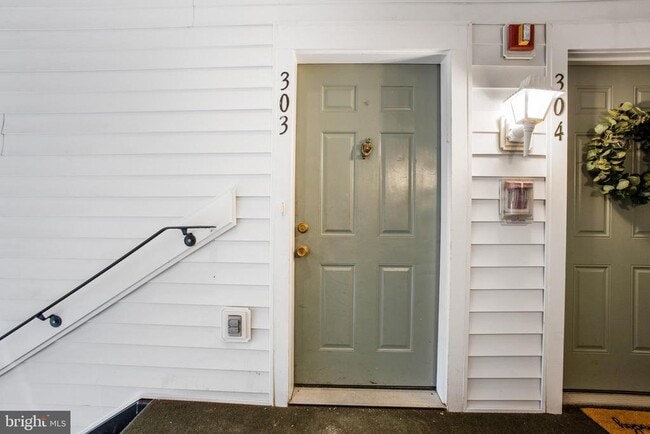 Building Photo - 12765 Fair Crest Ct Unit 303