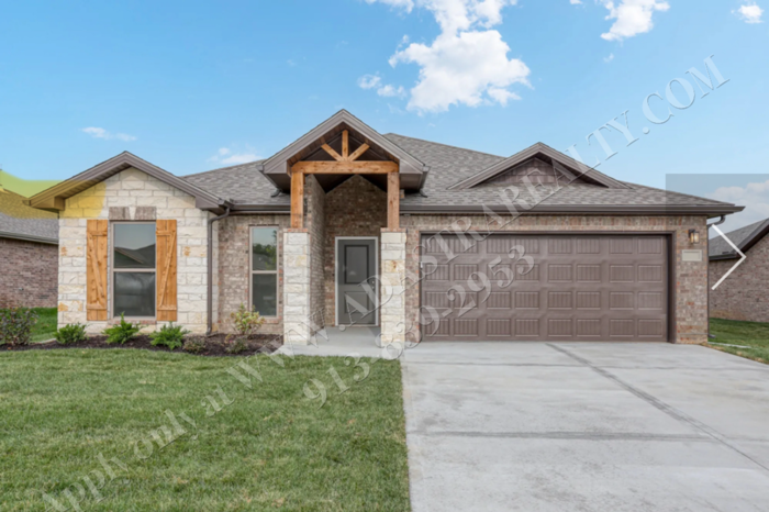 NEW Build 3 Bed 2 Bath Home in Lenexa - Co... - NEW Build 3 Bed 2 Bath Home in Lenexa - Co...