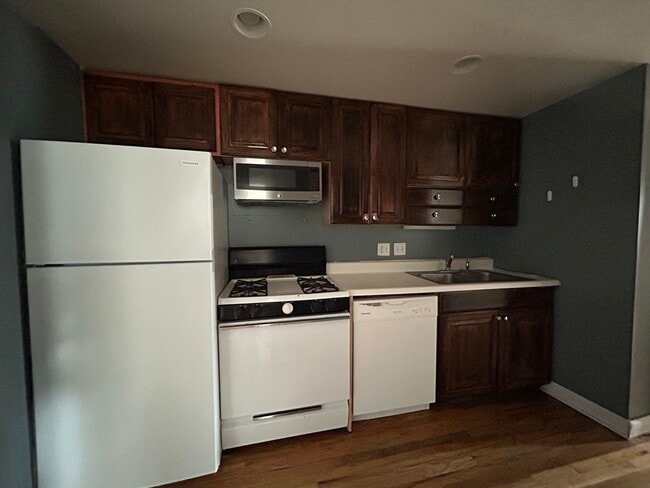 Building Photo - 3700 N Sheffield Ave Rental