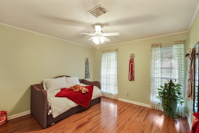 Photo - 5003 Mockingbird Ln