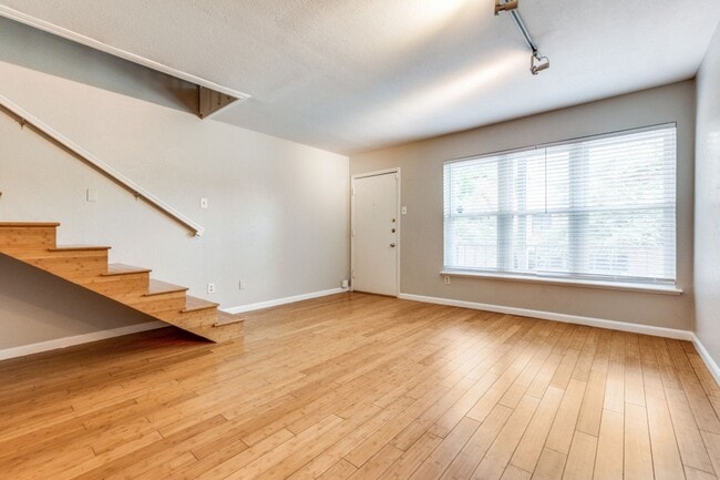 Photo - Modern One Bedroom Apartment in North Oak Lawn!