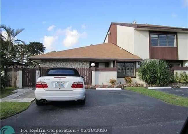 Photo - 267 NE 201st Ter Townhome