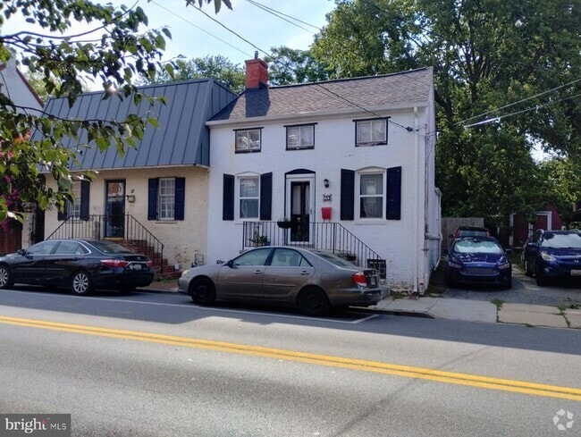 Building Photo - 20 S Jefferson St Rental