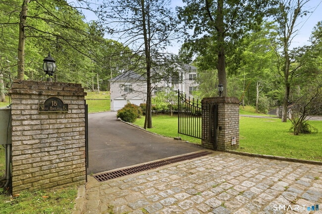 Photo - 18 W Haviland Ln