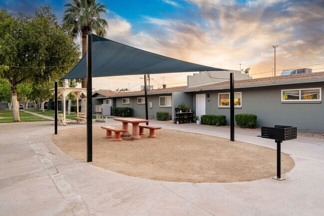 Photo - Oasis Apartments