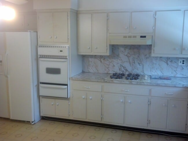 Building Photo - 366 Wilson Ave Unit 2