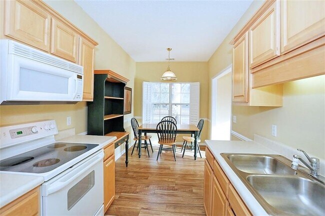 Photo - 1159 Mohawk St