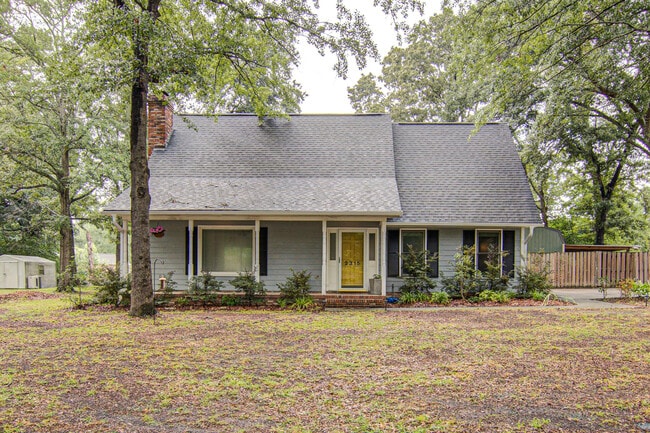 Photo - 2315 Treetop Ln