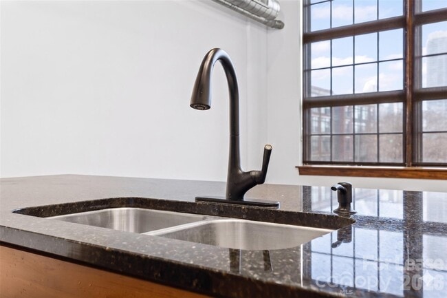 715 N Graham St Unit 204