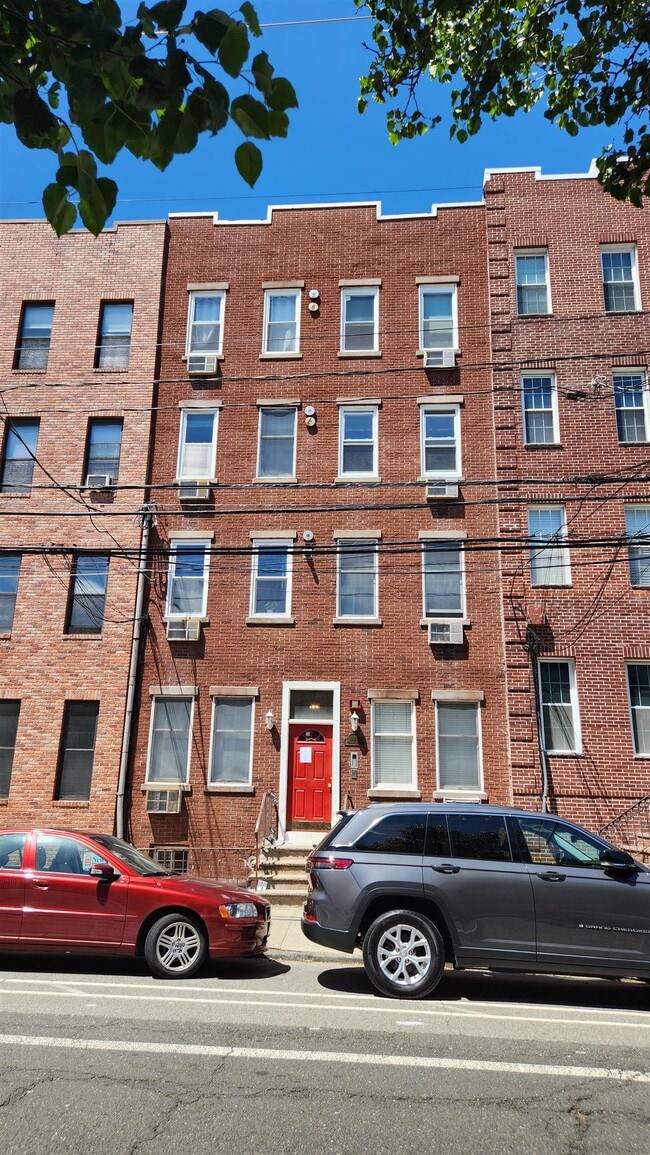 Building Photo - 222 Madison St Unit 7/4L