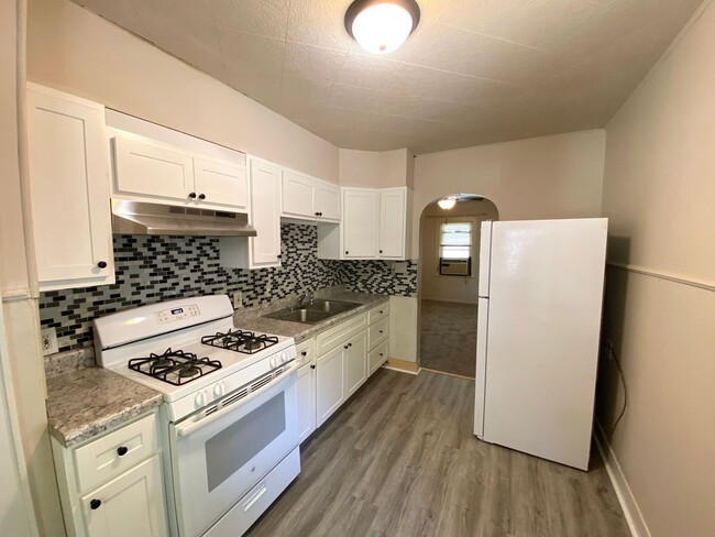 Photo - 2 Bedroom, 1 Bath Home  & Garage Available in Peoria IL!