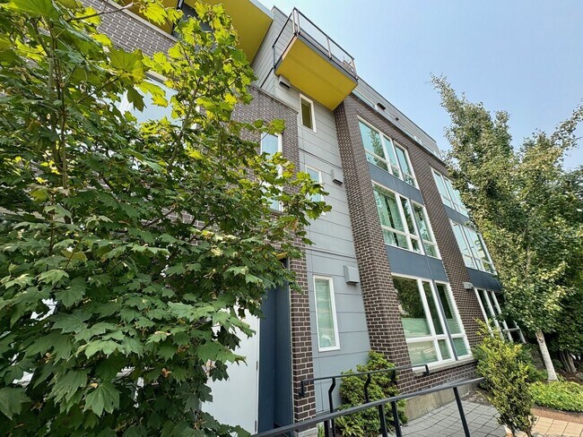 Photo - 121 12th Ave E