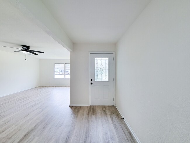 Photo - 301 Cypress St