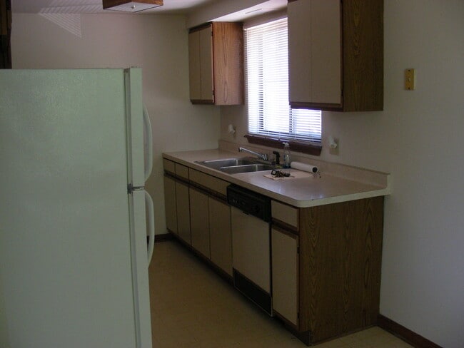 Kitchen - 55 Lemon Tree Ct Unit 4