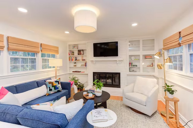 Photo - 107 S Wyrick St