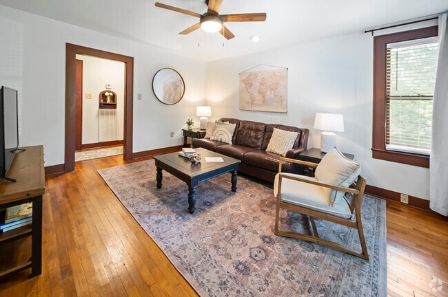 Building Photo - 107 Russell Ct Unit 107 FURNISHED Rental