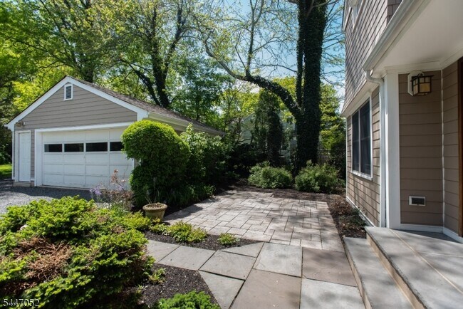 Photo - 30 Gates Ave
