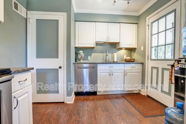 Photo - 912 Feist Ave
