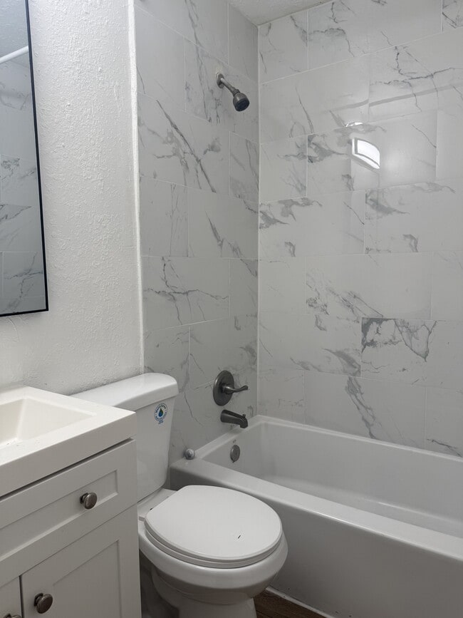 Photo - 1154 W 22nd St