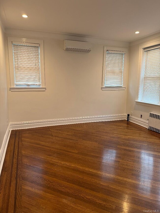 Photo - 35-36 164th St