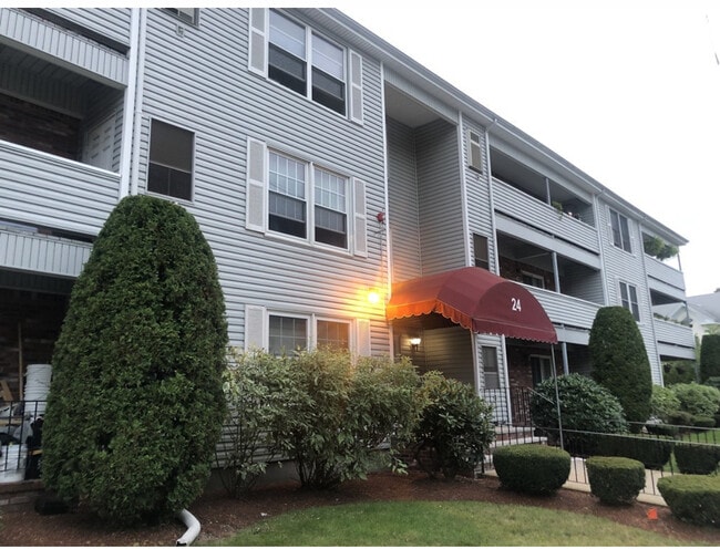 Outside - 24 South St Unit 2b 2b Medford Square Apt