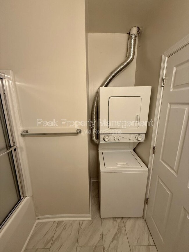 Photo - 1110 W Main St Unidad 1106 1108