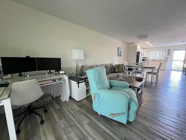 Photo - 323 Leeward Ln Unidad 204