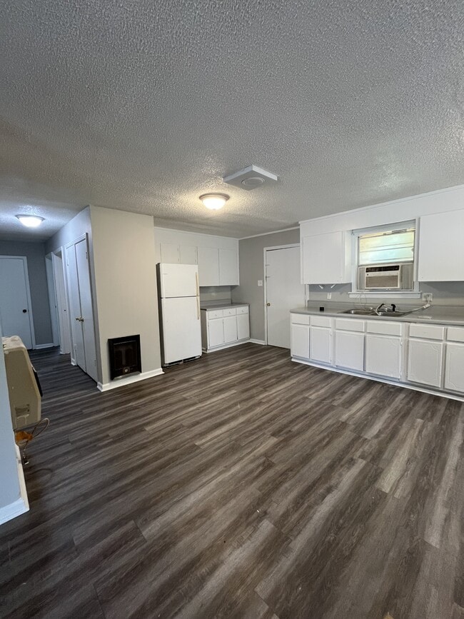 Building Photo - 453 Fleming Dr Rental