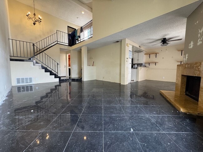 Photo - 2bd/2.5ba two car garage townhouse in Coro...