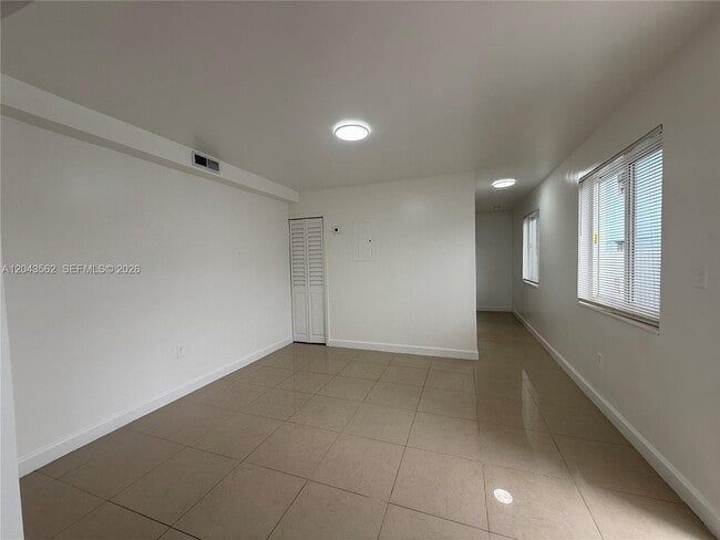 Photo - 1122 NW 32nd Ct Unit front