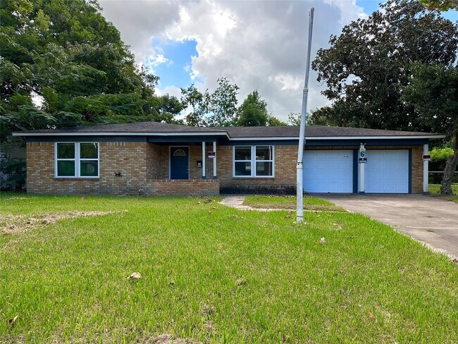 Photo - 6 E Southlawn Ave