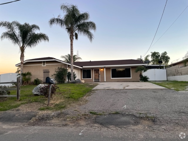 Building Photo - 5161 Hedrick Ave Rental