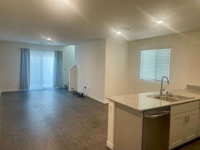 Photo - 3 bed 2 bath 2 car garage Townhome "On the Strip" South Las Vegas Blvd