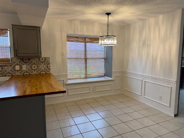 Photo - 703 Red Oak Dr